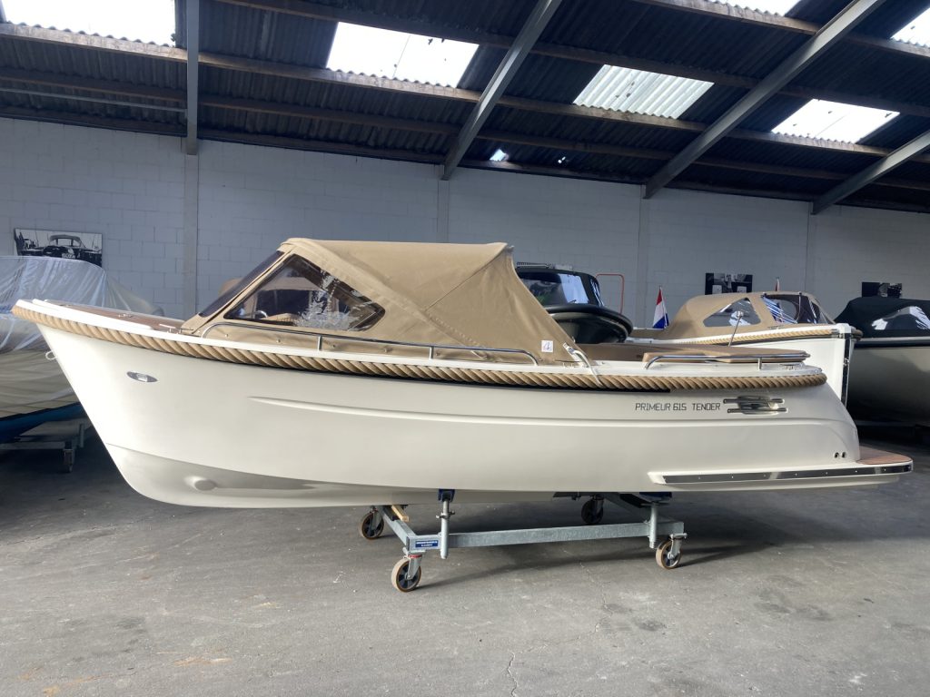 Primeur 615 met Suzuki 30 pk.