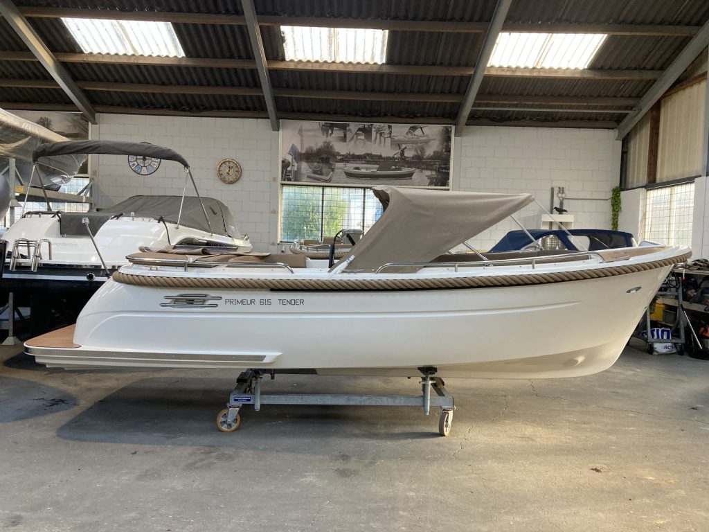 Primeur 615 met Suzuki 30 pk.