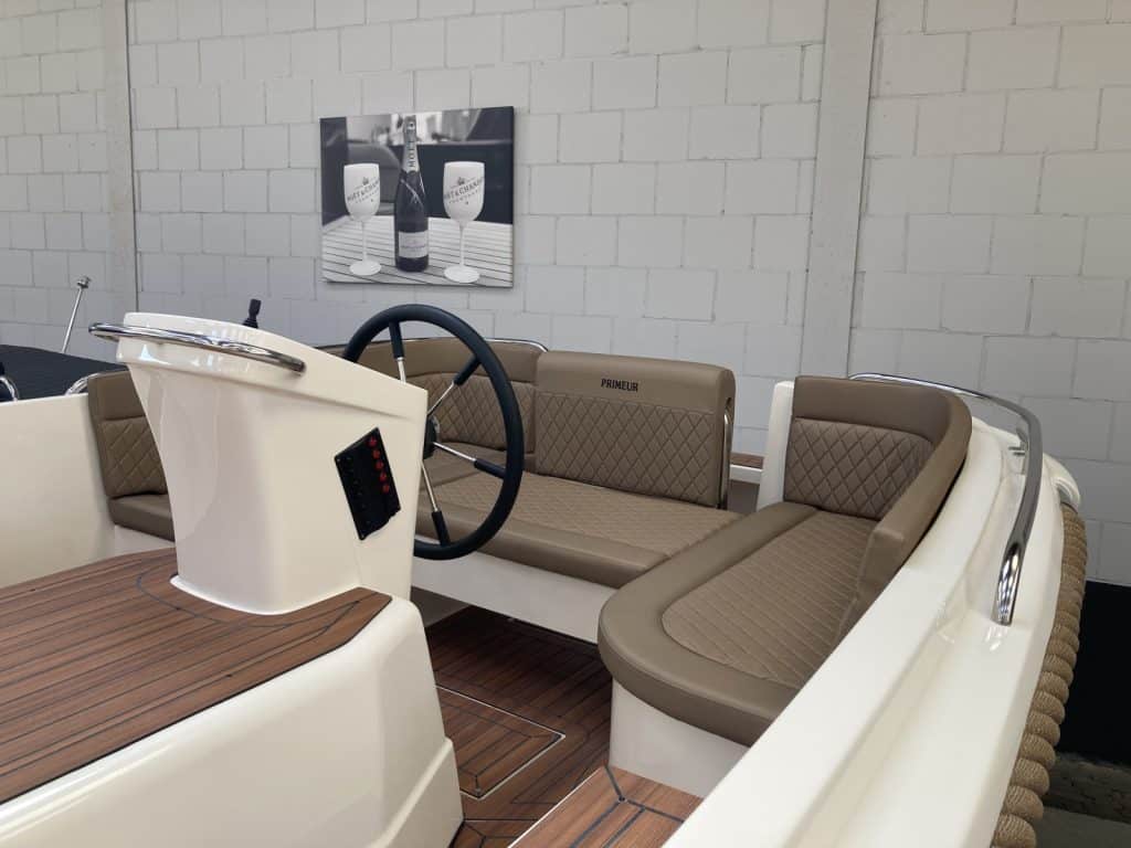 Primeur 700 Tender met Vetus 33 pk.