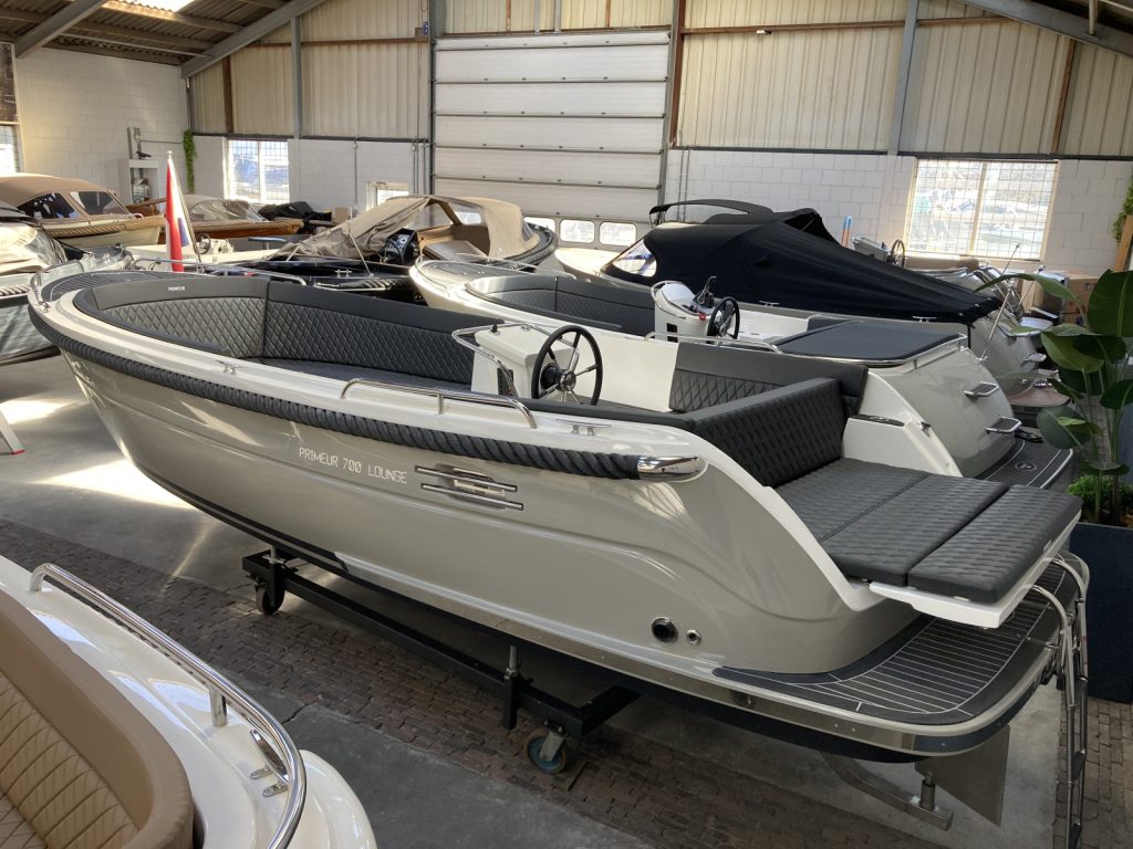 Primeur 700 lounge met Vetus 42 pk.