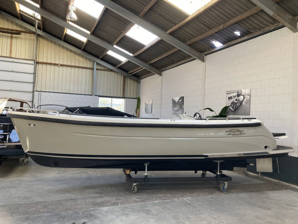 Primeur 700 lounge met Vetus 42 pk.