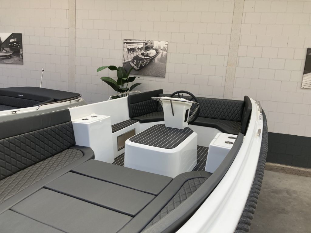 Primeur 700 lounge met Vetus 42 pk.