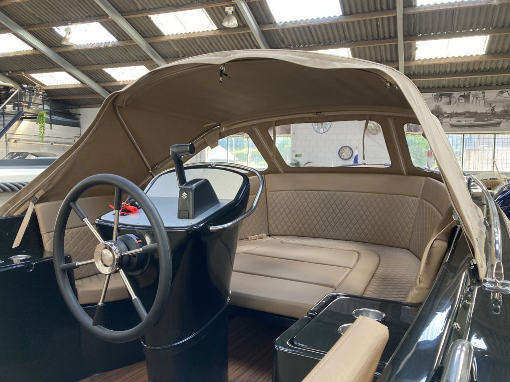 Primeur 615 met Suzuki 30 pk.