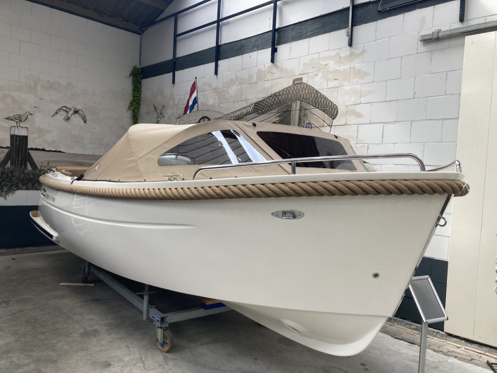 Primeur 715 met Suzuki 30 pk.