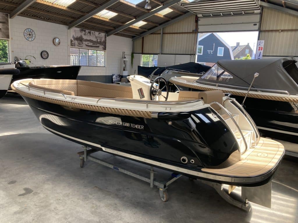 Primeur 600 met Vetus 33 pk nu vaarklaar bij JH watersport