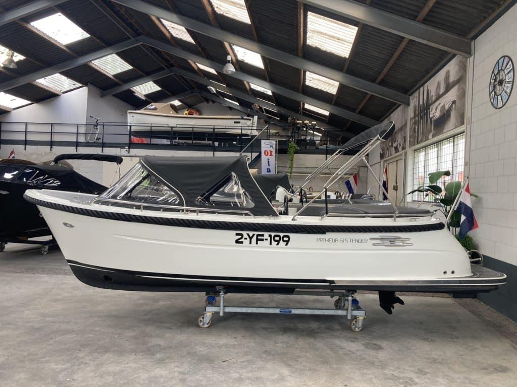 Primeur 615 met Suzuki 60 pk.