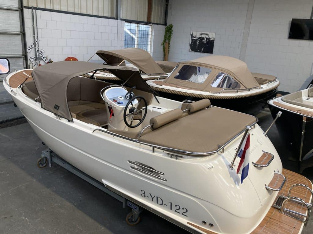 Primeur 620 met Mercury 40 pk.