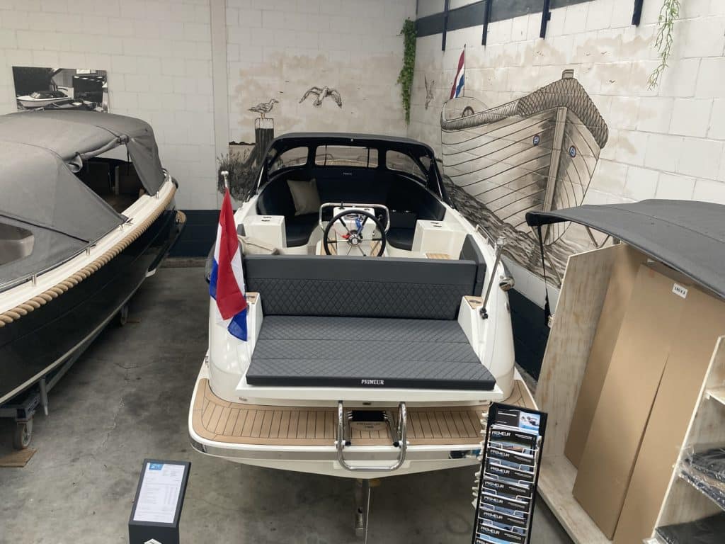 Primeur 700 LOUNGE met Vetus 52 pk.