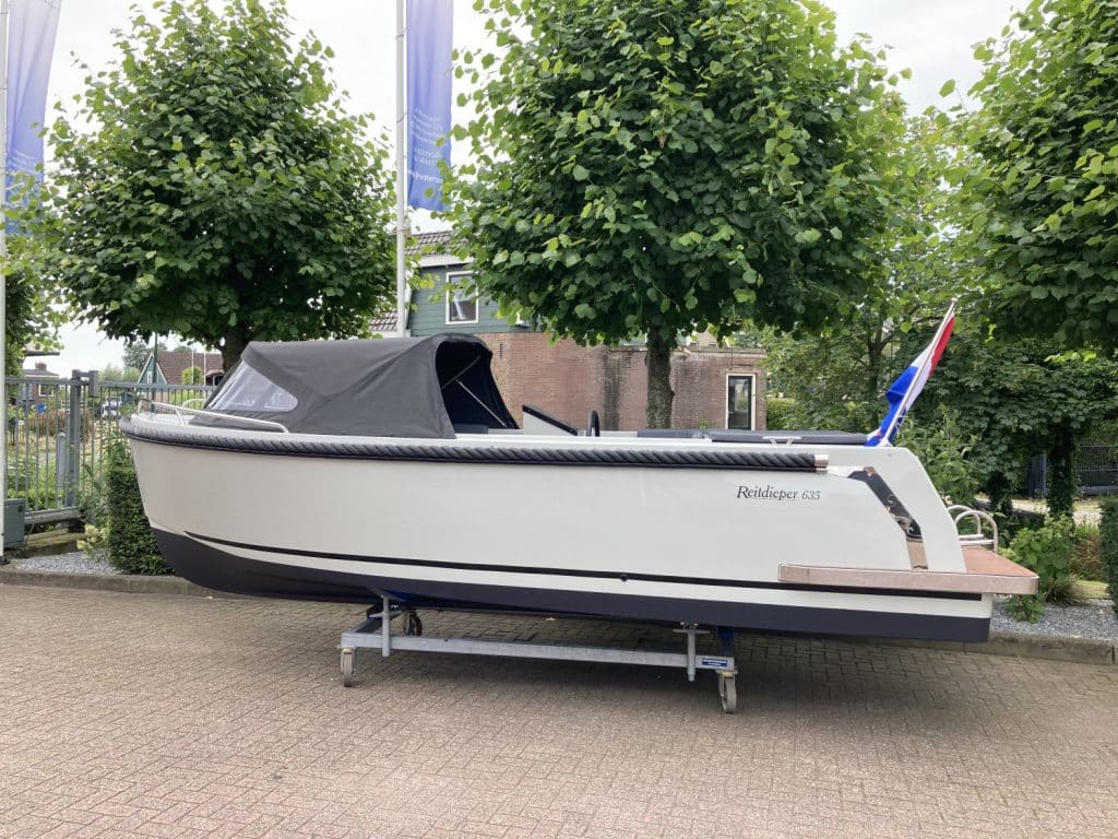Reitdieper 635 met Suzuki 60 pk.