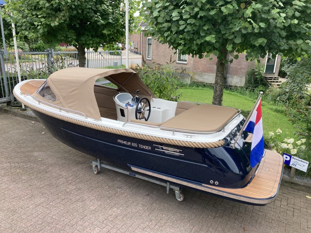 Primeur 615 met Suzuki 30 pk.