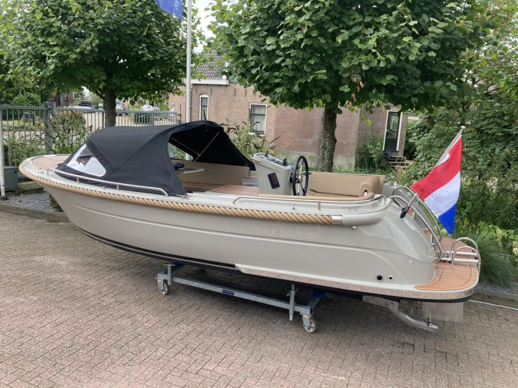 Primeur 600 met Vetus 27 pk DEMO!